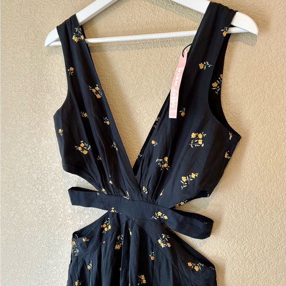 Tally Weijl Black Floral Maxi Dress NWT Size S Cutout Waist Feminine Beachy - Picture 10 of 10